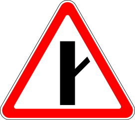 Знак 2.3.4 Примыкание второстепенной дороги справа