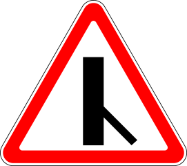 Знак 2.3.6 Примыкание второстепенной дороги справа